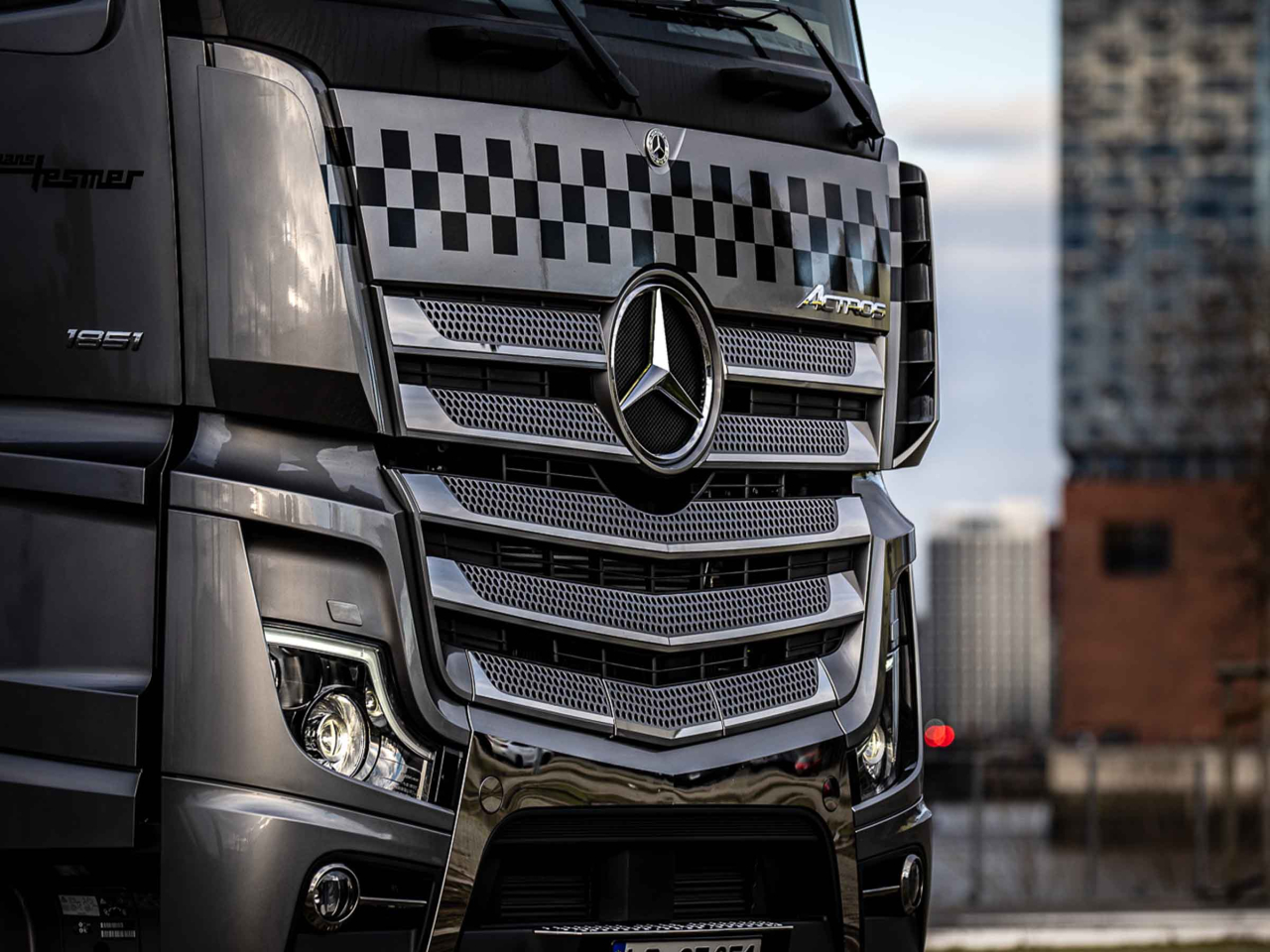 Preview: Kühlergrill Applikation passend für Ihren Actros MP4 & MP5