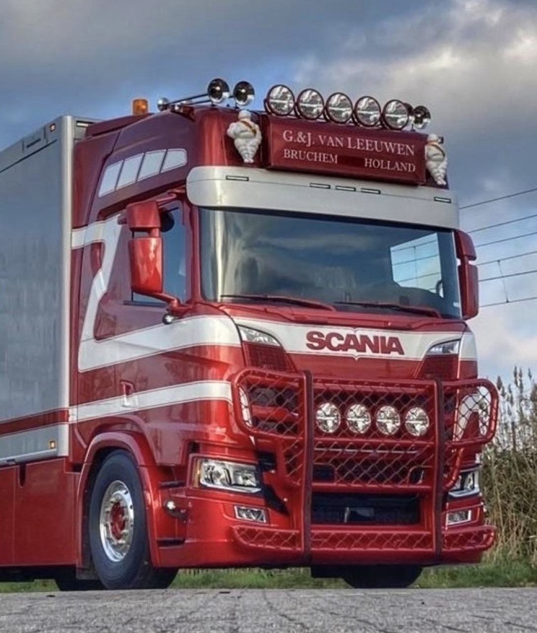 Haltersatz Leuchtkasten für Scania Next Gen